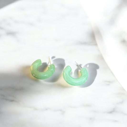 Aretes tipo arracadas verde plástico