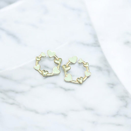 Aretes circulo corazon blanco y dorado