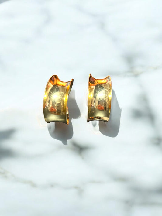 Aretes tipo arracadas color dorado