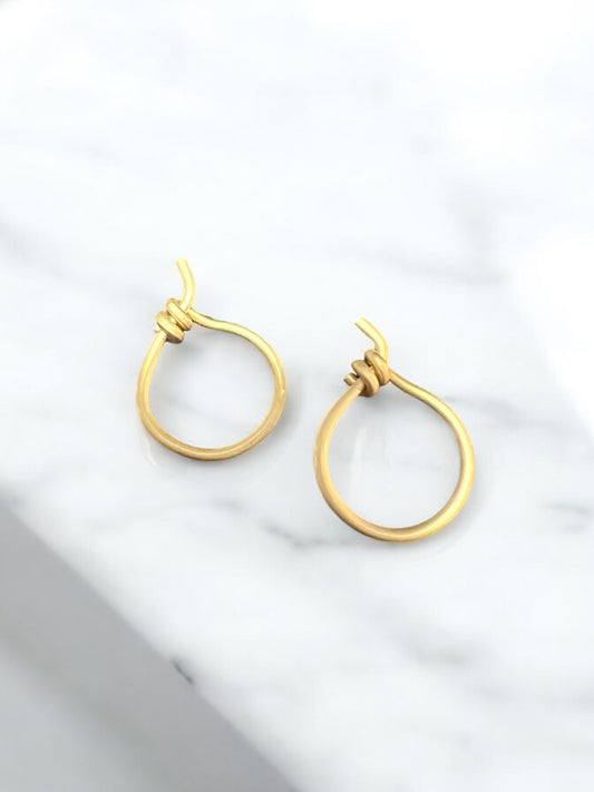 Aretes chicos circulo dorado mate
