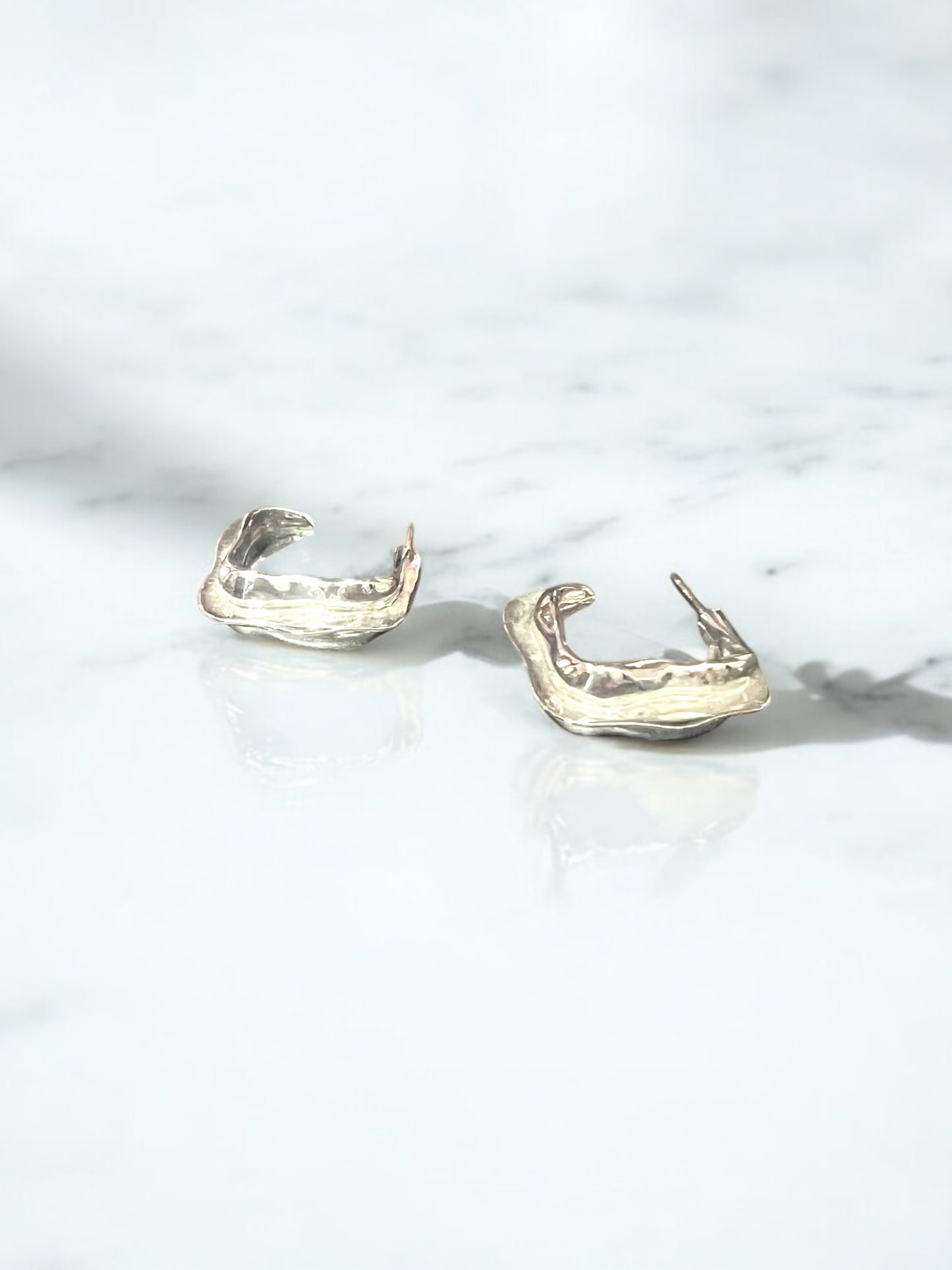 Aretes tipo arracadas cuadradas plateado