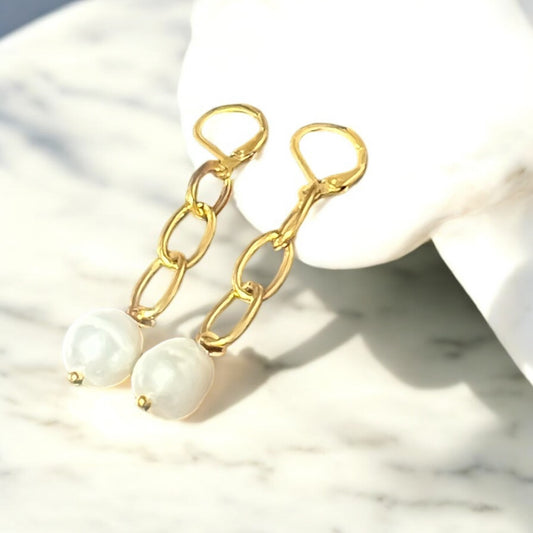 Aretes largos dorado con tipo perla