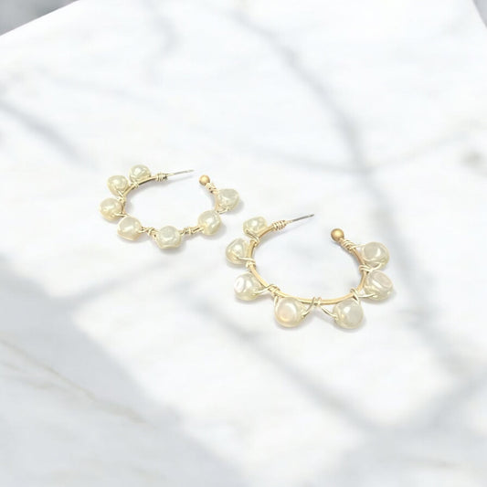 Aretes tipo arracadas con perlas