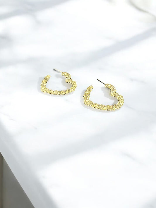 Aretes tipo arracadas diseño corazón