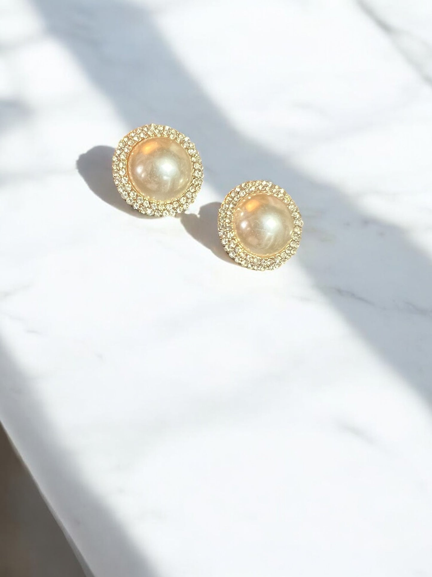 Aretes redondos con brillo