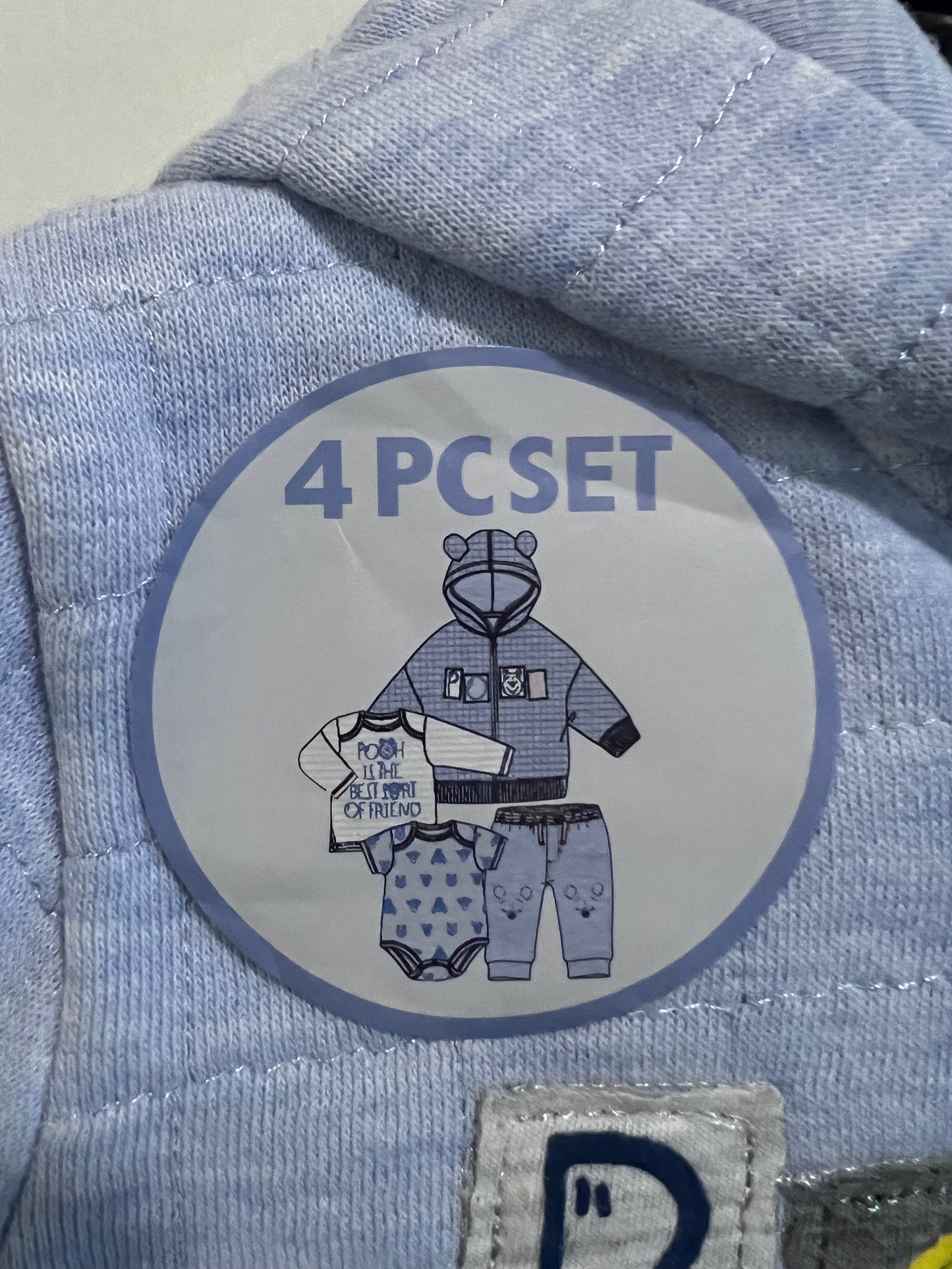 Set de 4 piezas de Pañalero, playera, pant y chamarra niño Pooh