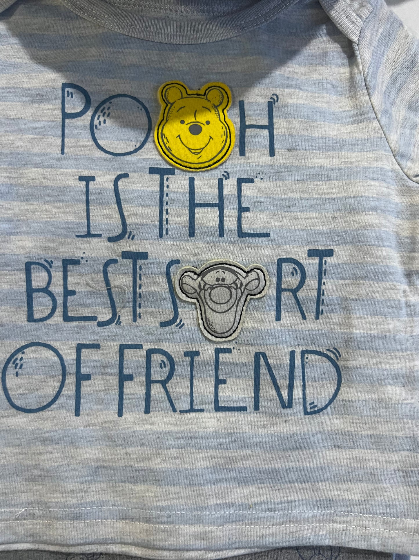 Set de 4 piezas de Pañalero, playera, pant y chamarra niño Pooh