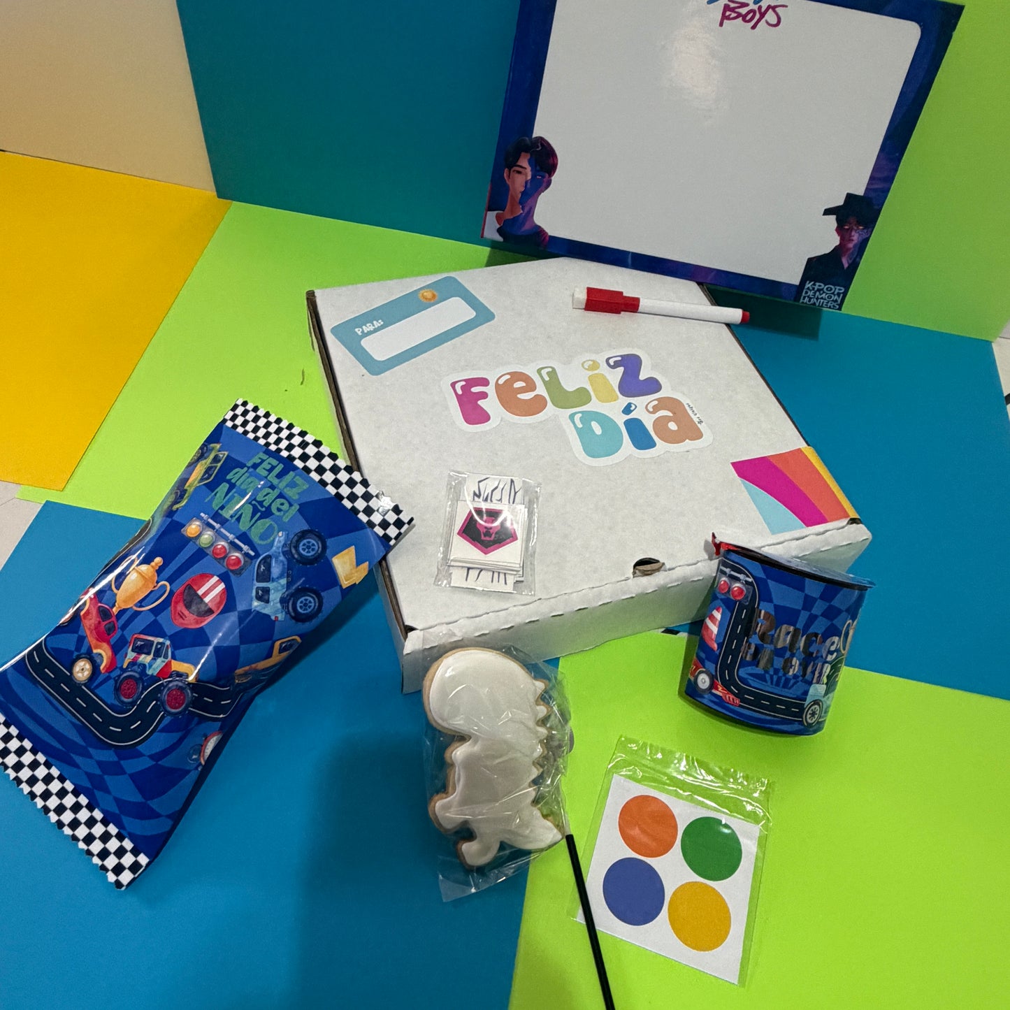 Caja con kit completo del dia del niño